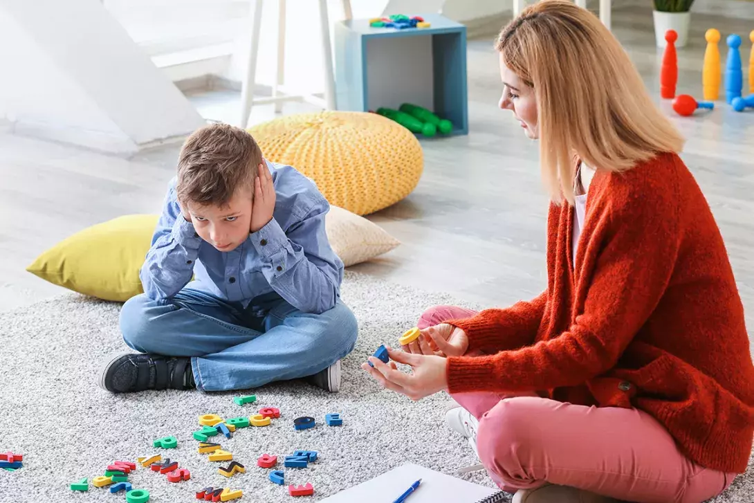 Dvikalbystė gali pagerinti vaikų su autizmu mąstymo įgūdžius